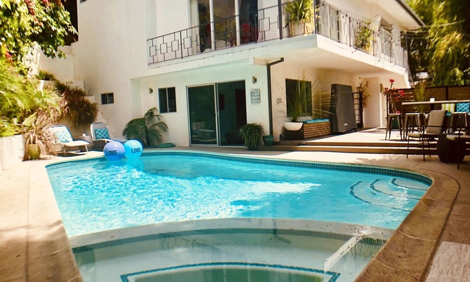 Hollywood Dell Appartement | Fab HOLLYWOOD Double-suite - une oasis de luxe, une piscine moderne et une suite king!