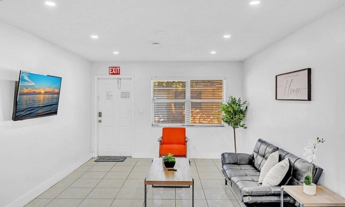 Royal Poinciana Maison | Hollywood Vacation in Perfect Beach Location HA01