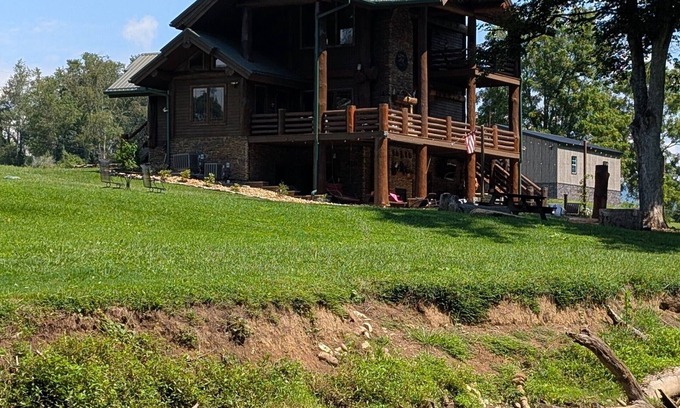 Marion Cabine | Holston River Lodge, Paradise on the River Fishing, Kayaking,Hot Tub,Wineries