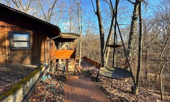 Clintonville Maison | Holtz Häusle /Cozy Apartment in the Woods