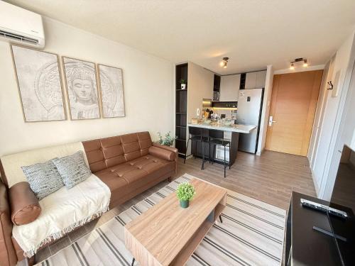 Downtown Santiago Appartement | HOM l Cercano al Metro Toesca con Parking en Stgo