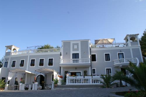 Borghesiana Maison | HomArt roof roman king