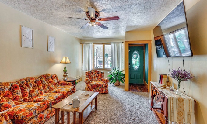 Mount Carmel Maison | Home 13 Mi to Knoebels Amusement Resort