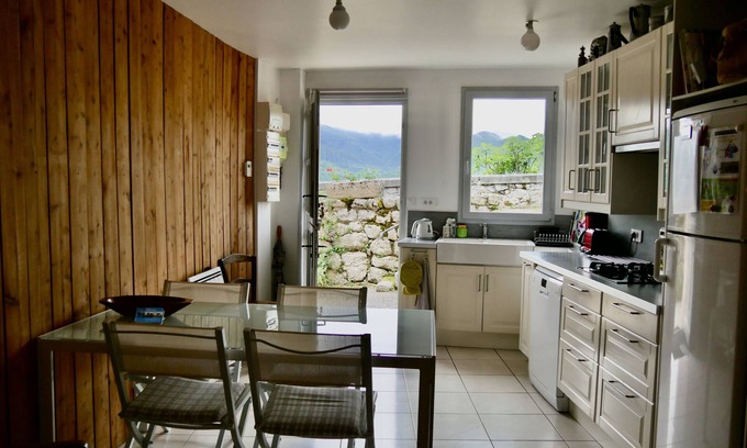 Roquefixade Maison | Maison et jardin situés dans village de caractère - vue panoramique