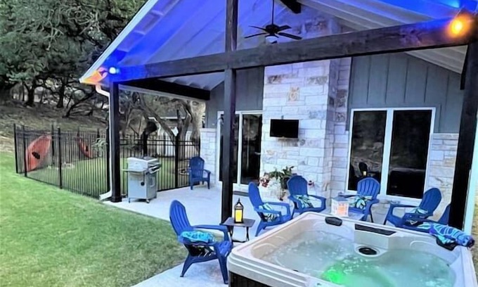 Highland Lake Estates Maison | Home at Lake Travis w/ Hot Tub by Barclé Group