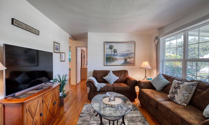 Brentwood Park Maison | Home Away from Home Daytona 3 Bedroom