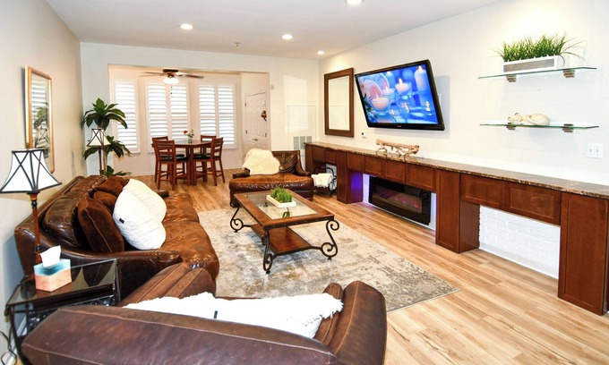 Gaithersburg Copropriété | Home Away from Home I Fully Furnished 2BR + 2BA Apartment