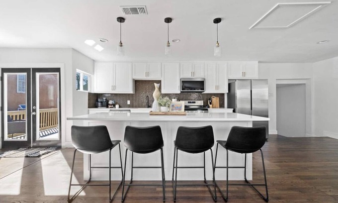 West Dallas Maison | Home away from home...Minutes to everything Dallas!