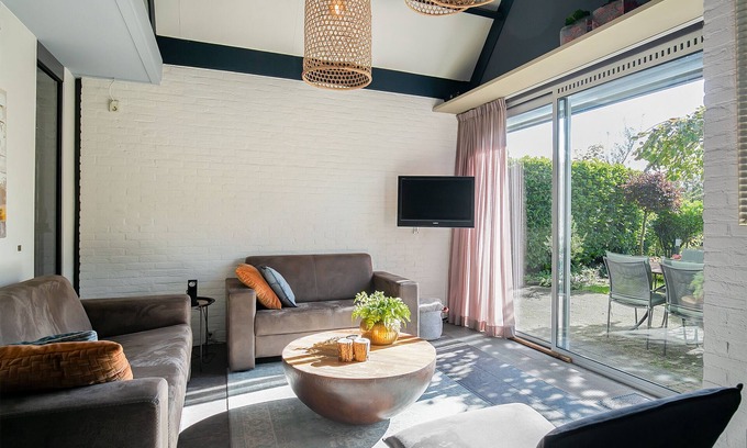 Ouwerkerk Maison | Home by the Creek ('Huis aan de Kreek')