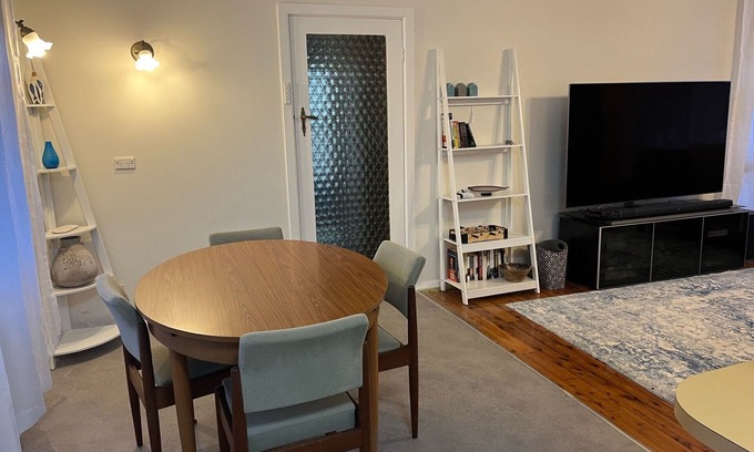 Hamilton Maison | Home close to entertainment, food, sporting venues with parking.
