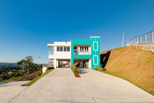 Canaboncito Maison | Home for 10 with Pool and Solar Panels in Caguas!
