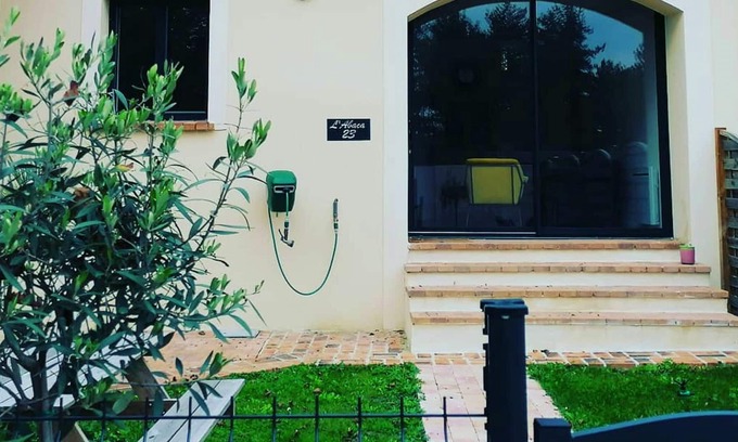 Sainte-Genevieve-les-Gasny Maison | Homerez - Superbe maison pour 4 pers. avec jardin à Sainte-Geneviève-lès-Gasny