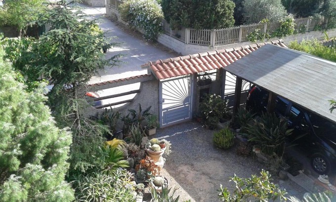 Carbonia Appartement | Home & Garden