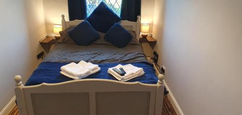 Sutton-in-Craven Maison | Home in Glusburn with hot tub and three cats