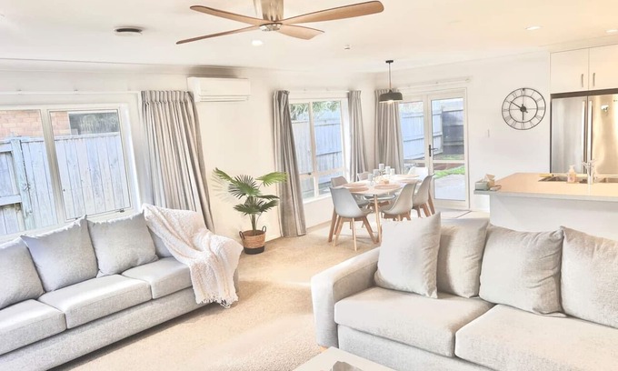 Papamoa Beach Maison | Home In On Family - 100m from Papamoa Beach, Home In On Family