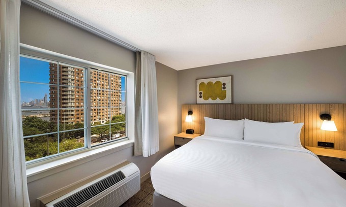 Exchange Place North Hôtel | Home-Like Atmosphere! Unit with Full Kitchen, On-site Parking, Pets Allowed!