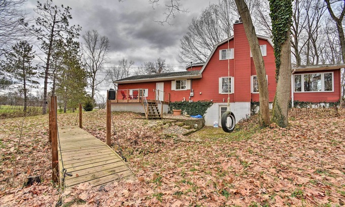 Haslett Maison | Home on 10 Acres: Perfect for MSU Football Weekend