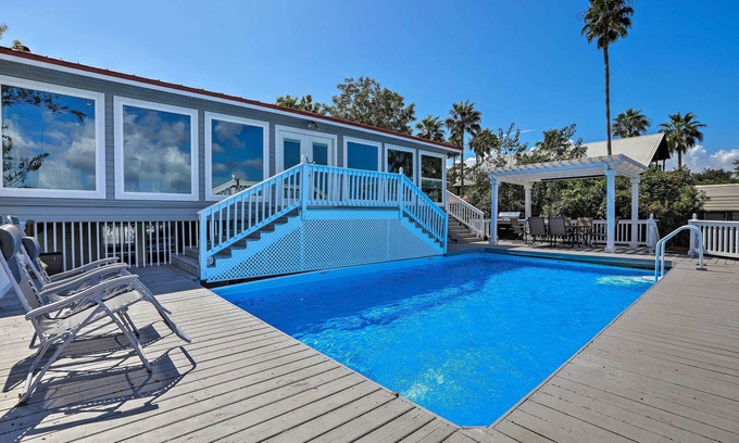 Barrett Maison | NOUVEAU! Accueil w / Deck & Dock sur la rivière San Jacinto!