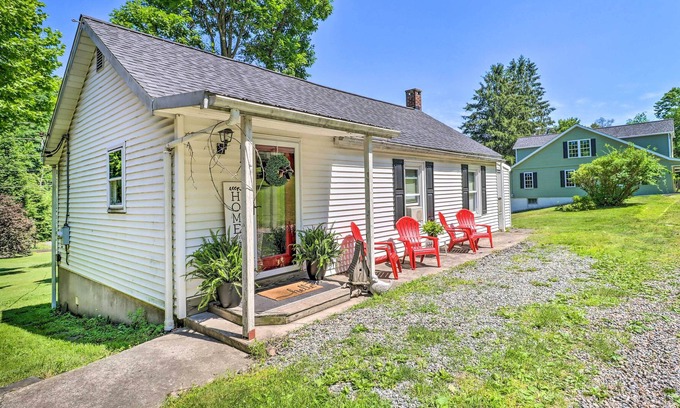 Brockton Maison | NEW! Home on Shared 10 Acres, On-Site Trail Access