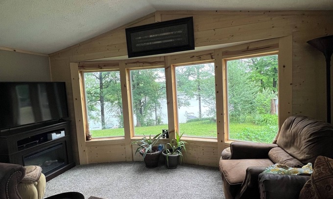 Amery Maison | Home on the Apple River