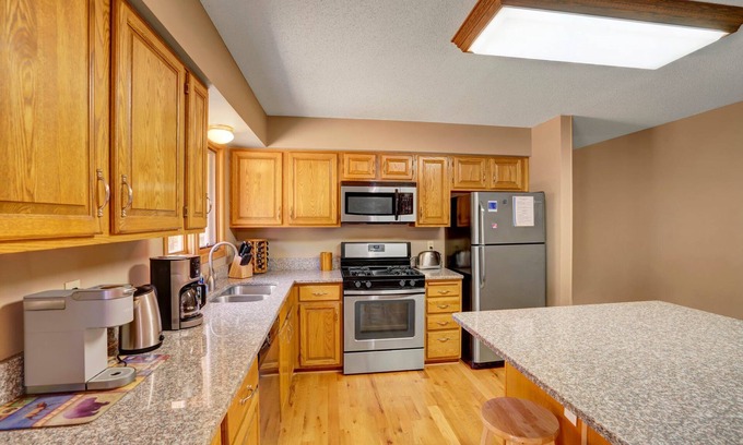 Woodbury Maison | 4 chambres sur le lac Colby! Twin City Family & Escapade en groupe! Pas de l'eau