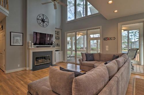 Lake Oconee Maison | Home Overlooking Lake Oconee with Resort Amenities!