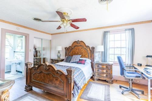 Lynchburg Maison | Home Sweet Home Suite #1, near Liberty University, and Lynchburg Hospital, Deluxe Queen Size Bedroom