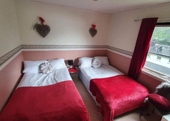Ardalstangen Appartement | Home with 3 bedrooms in Årdal - beautiful nature