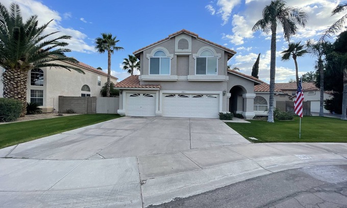 Val Vista Lakes Maison | Home with Pool in Val Vista Lakes, Also a Hot Tub , Near Phx Airport