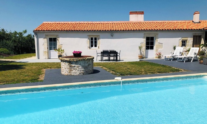 Marans Maison | Logement avec piscine, entre La Rochelle et le Marais Poitevin, pour 2 à 5 pers.