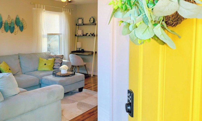 North Augusta Maison | Cozy Home with visiting Deer close to Downtown/ 6 miles from Augusta Masters