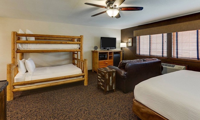 Peoria Hôtel | Homely Haven with Rustic Charm, One Block from the Water | 2 Units