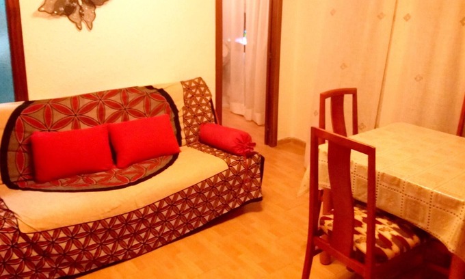Calella Appartement | Homerez - À 170 m de la plage ! Appartement pour 4 pers. avec balcon à Calella