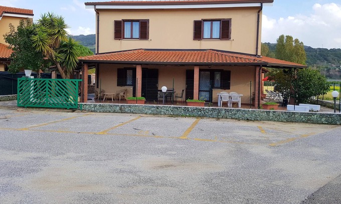 Contrada Difesa I Appartement | Homerez - À 200 m de la plage ! Maison pour 9 pers. avec jardin à Pizzo Calabro