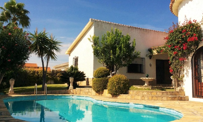 Benajarafe Villa | Homerez - À 300 m de la plage ! Villa pour 6 pers. avec piscine à Benajarafe