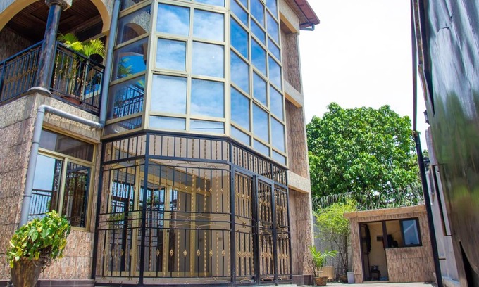 Kinshasa Appartement | Homerez - Appartement exceptionnel pour 6 pers. avec balcon à Kinshasa