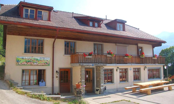 Haut-Intyamon Maison | Homerez - Grande maison pour 19 pers. à Haut-Intyamon