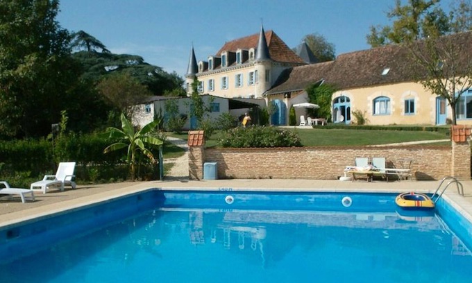 Queyssac Maison | Homerez - Amazing house for 12 ppl. with shared pool and terrace at Queyssac