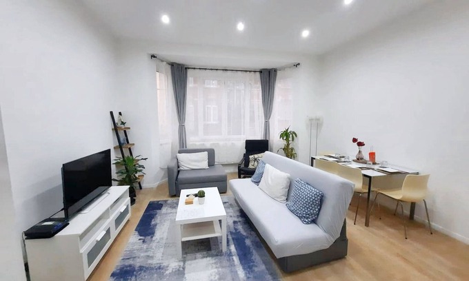 Sint-Jans-Molenbeek Appartement | Homerez - Apt. Molenbeek-St-Jean + Parking