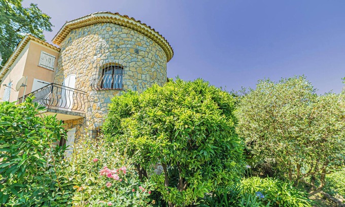 Le Bar-sur-Loup Appartement | Homerez - Appartement au Bar-sur-Loup