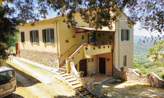 Stroncone Appartement | Homerez - Appartement à Coppe, vue montagne
