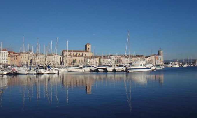 La Ciotat Appartement | Homerez - Apartment in La Ciotat