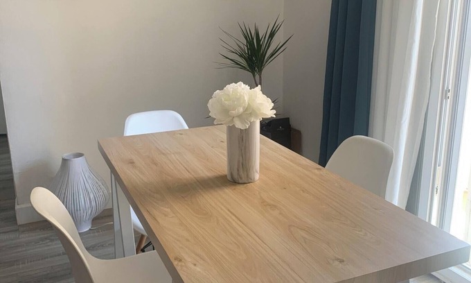 Vitrolles Appartement | Homerez - Apartment in Vitrolles