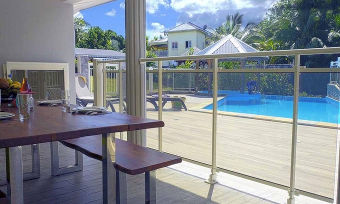 Lamentin Appartement | Homerez - Apartment with pool in Lamentin