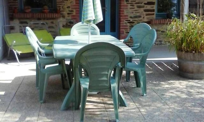 Hirel Appartement | Homerez - Joli appartement à 10 km de la plage pour 4 pers. avec jardin à Hirel