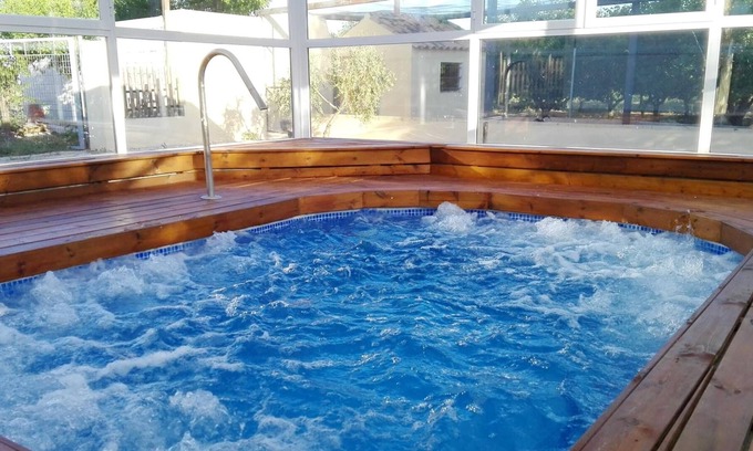Caravaca de la Cruz Appartement | Homerez - Appartement pour 2 pers. avec piscine partagée et jacuzzi à Noguericas