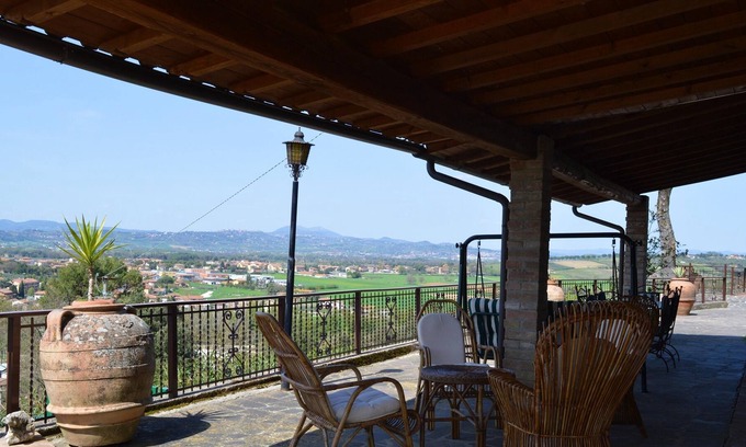 Torgiano Appartement | Homerez - Appartement pour 5 pers. avec piscine partagée et terrasse à Torgiano