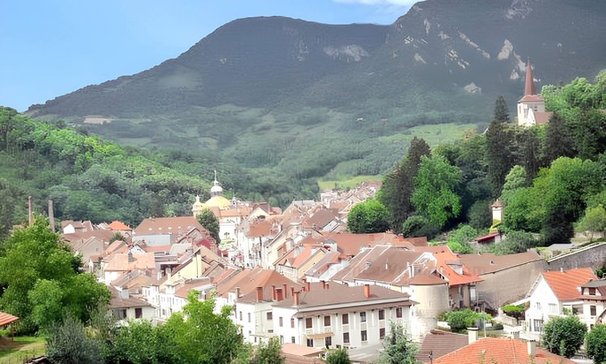 Salins-les-Bains Appartement | Homerez - Apt. in Salins-les-Bains, parking included