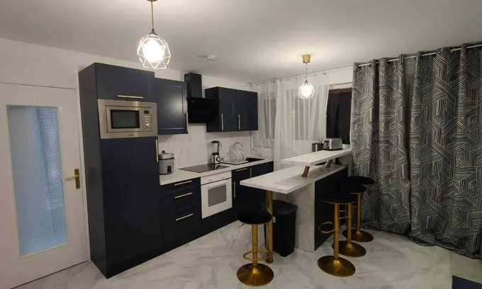Franconville Appartement | Homerez - Apt. in Franconville - Garden