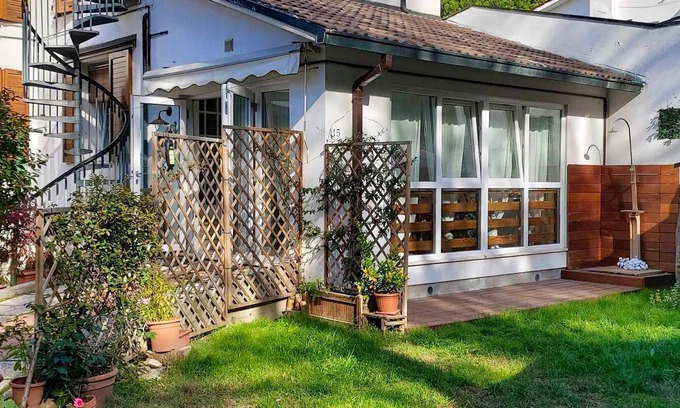 Marina di Ravenna Appartement | Homerez - Apt Marina di Ravenna, enclosed garden.